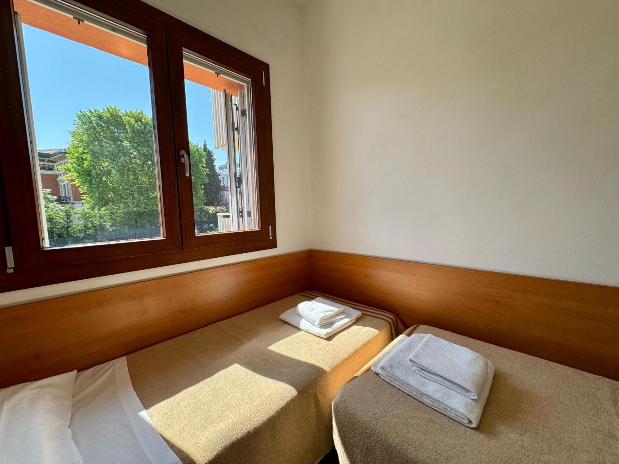 Easy Apartments Peschiera Peschiera del Garda Extérieur photo